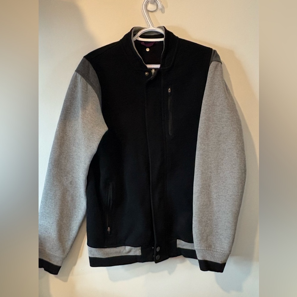 Mens Medium Lululemon 
Black and Gray Jacket